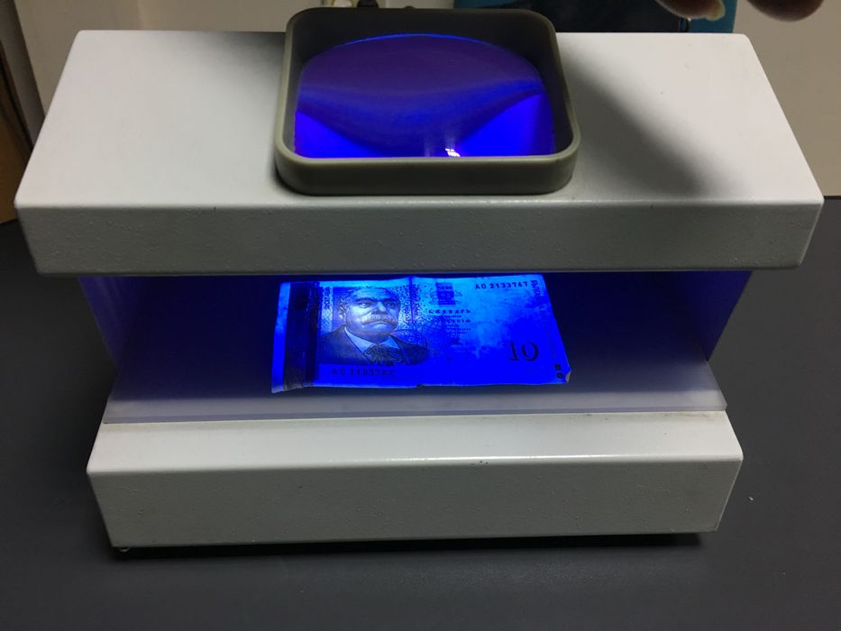 Уред за проверка на банкноти