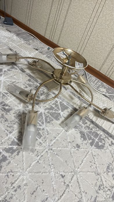 Отдам люстру за шоколадку