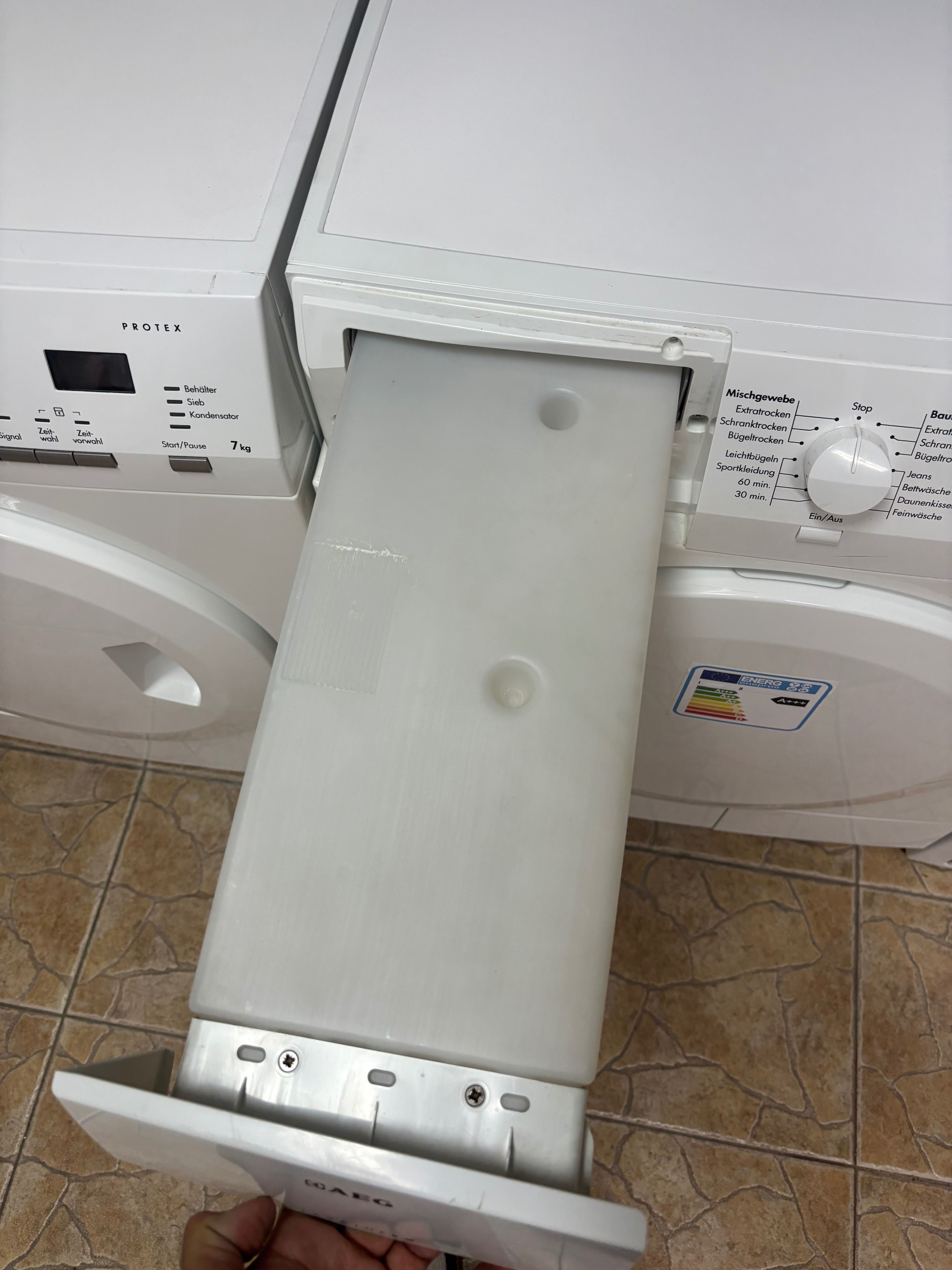 Продава се сушилня AEG 7kg