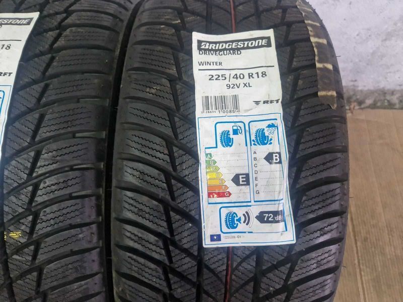 2 Bridgestone R18 225/40/ 
нови зимни гуми 
DOT3518