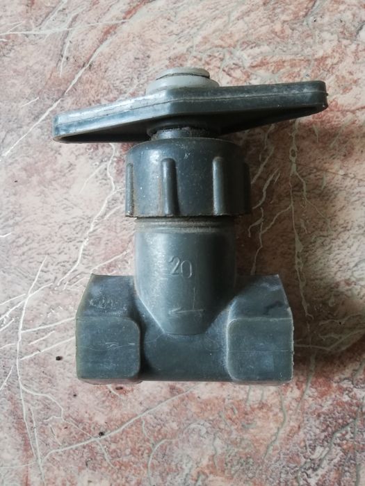 Кран запорный, пластмассовый