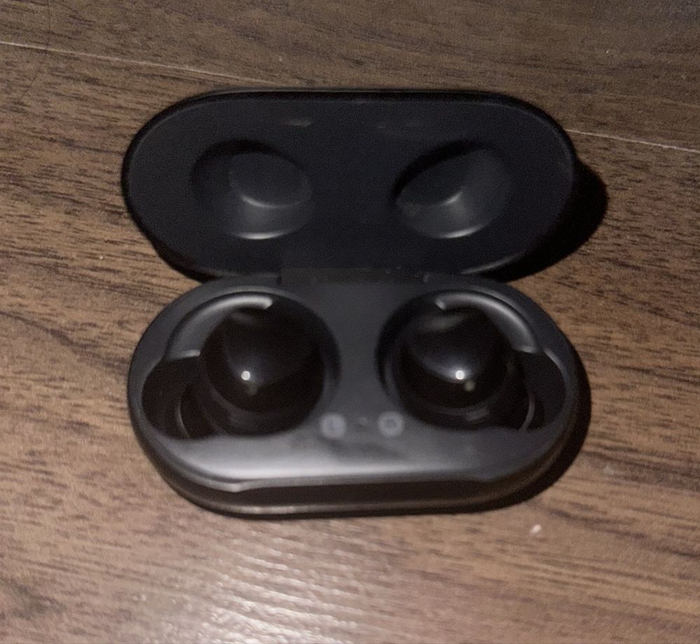 Samsung buds E8D1