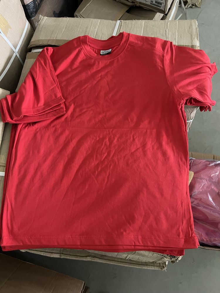 Pantaloni scurti de lucru si Tricouri profesionale . Noi