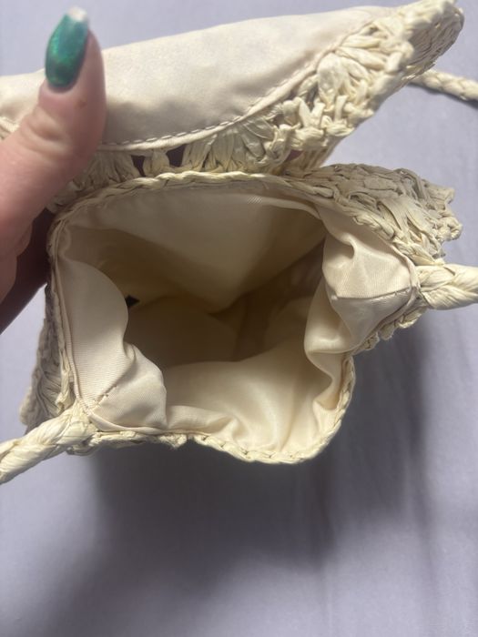 Бежова чантичкаа