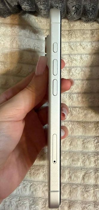 Продавам Iphone 16