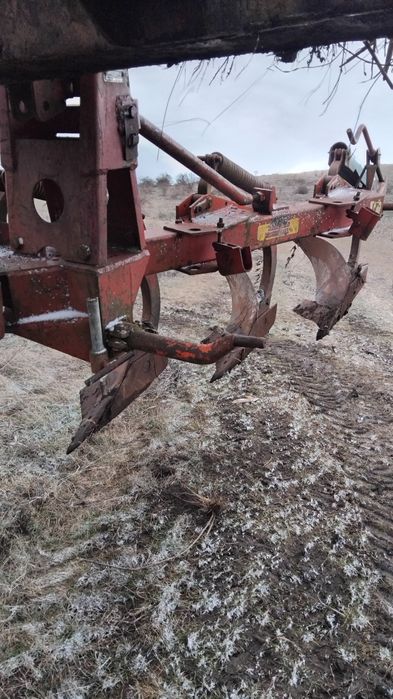 Vând plug cu 3 cormane