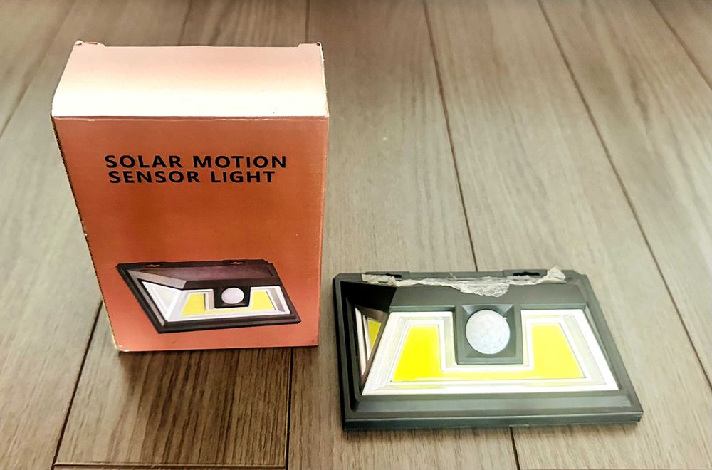 Диодна Соларна LED Градинска лампа с PIR Датчик