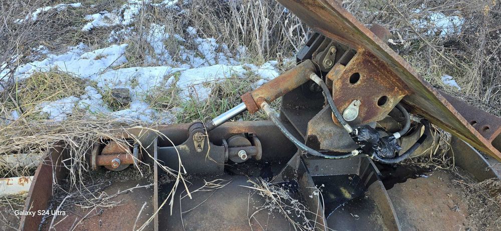 Lama deszapezire folosita doar o iarna pe buldo, instalatie hidraulica