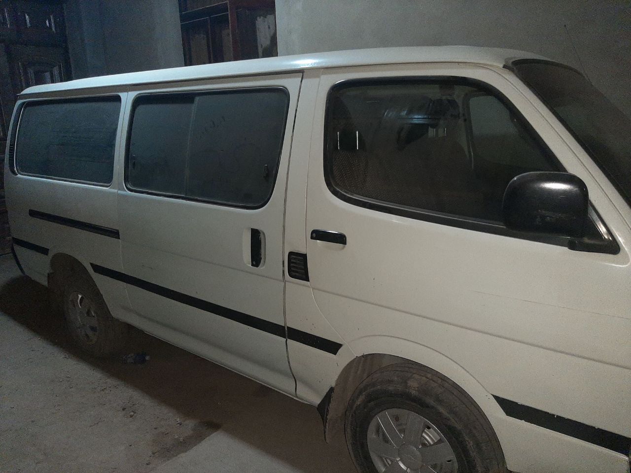 toyota hiace h100