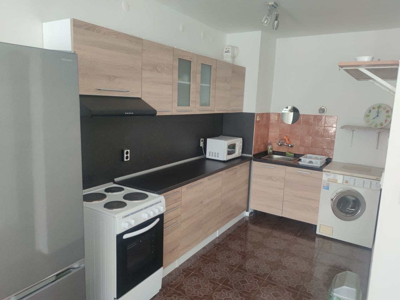 Дава се под наем Двустаен апартамент в София, Оборище - 78 кв.м за 561 € - Снимка #1