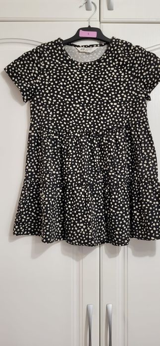 Rochie clos cu buline H&M
Marimea 128 cm (7-8 ani).