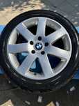 Vând jante aliaj originale BMW X1 17” + anvelope iarnă Vredestein