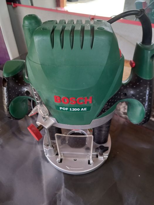 Masina frezat electrica Bosch