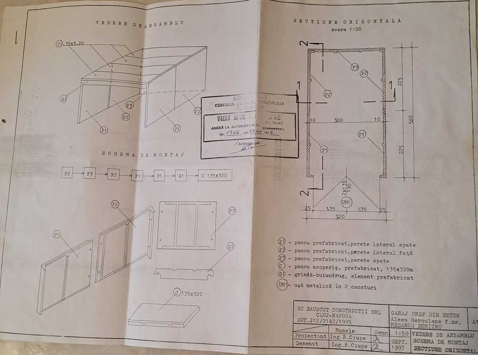 Donez garaj din placi de beton, complet cu usi