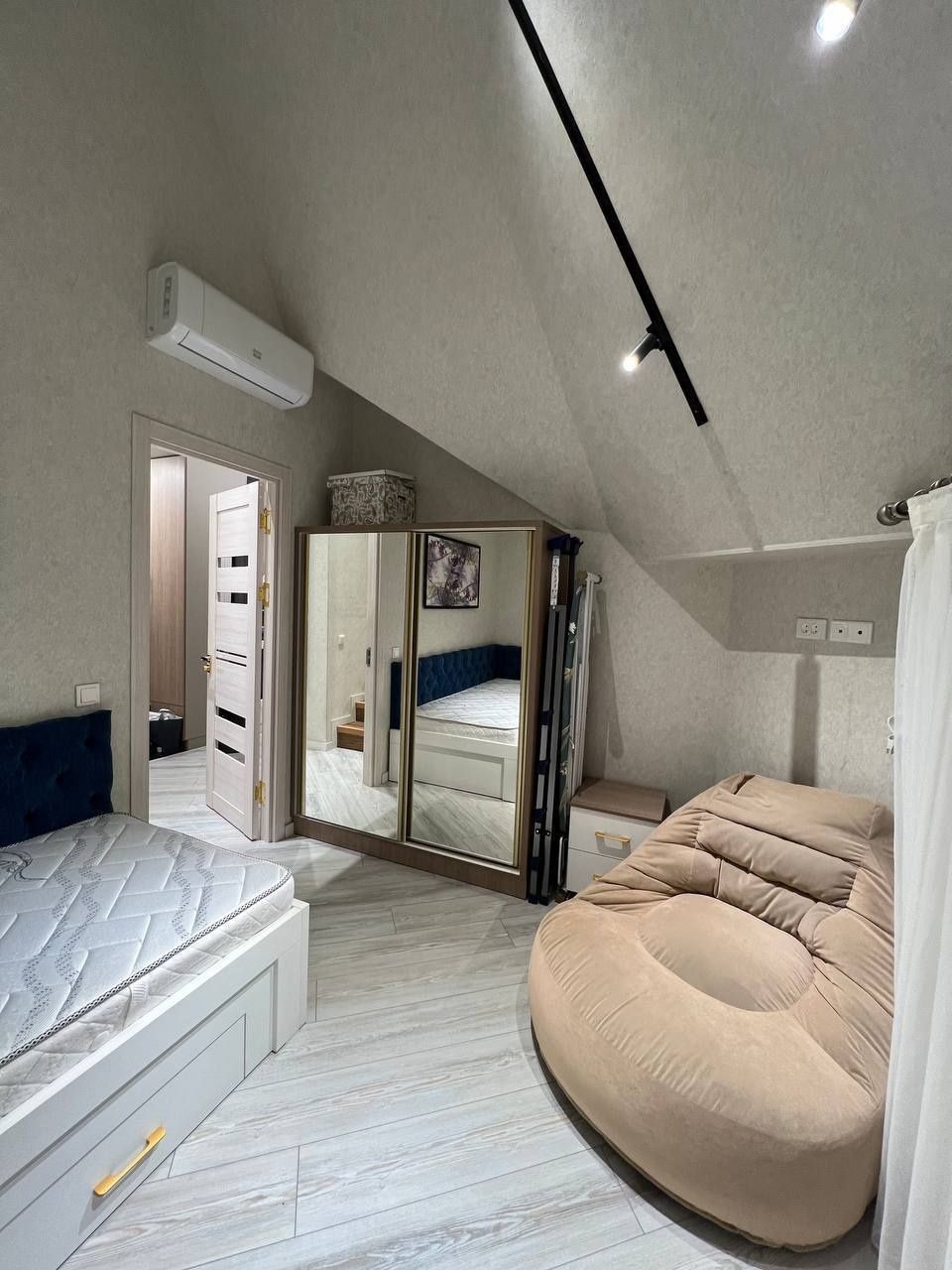 ПРОДАЁТСЯ КВАРТИРА 3/8-9/9 в  ЖК Golden House 
Ц-2 ор-р Алайский