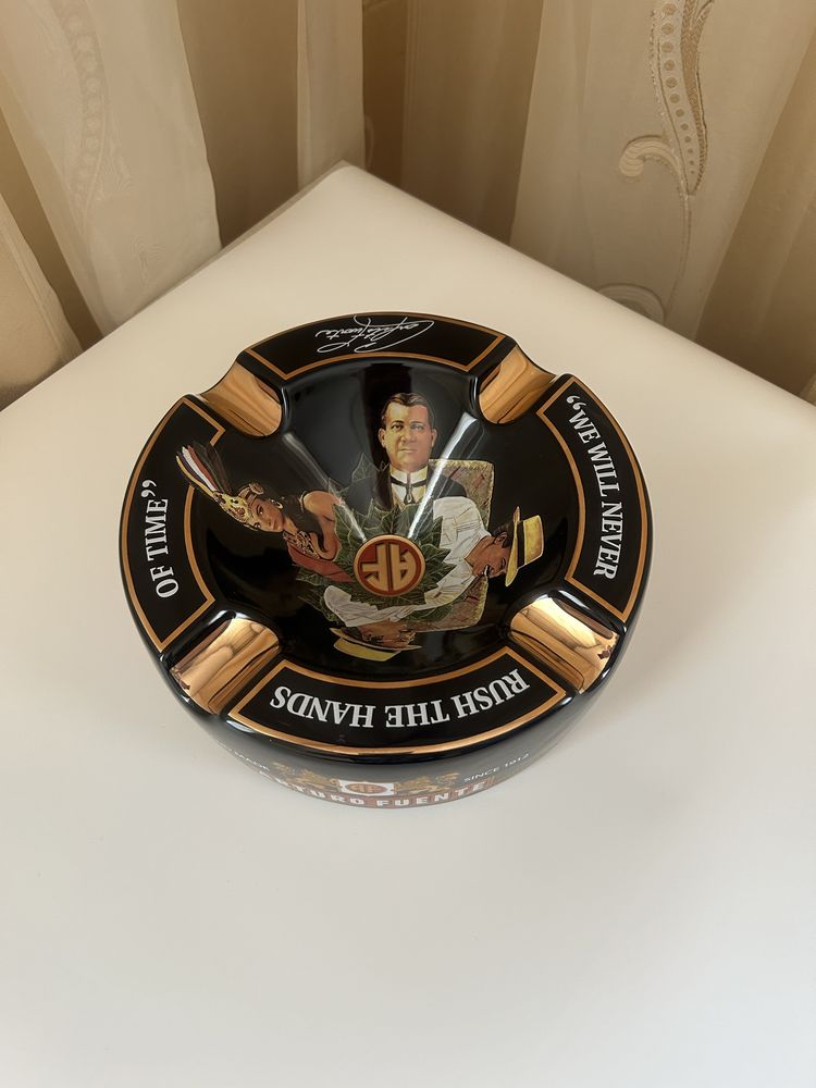 Керамичен пепелник Arturo Fuente
