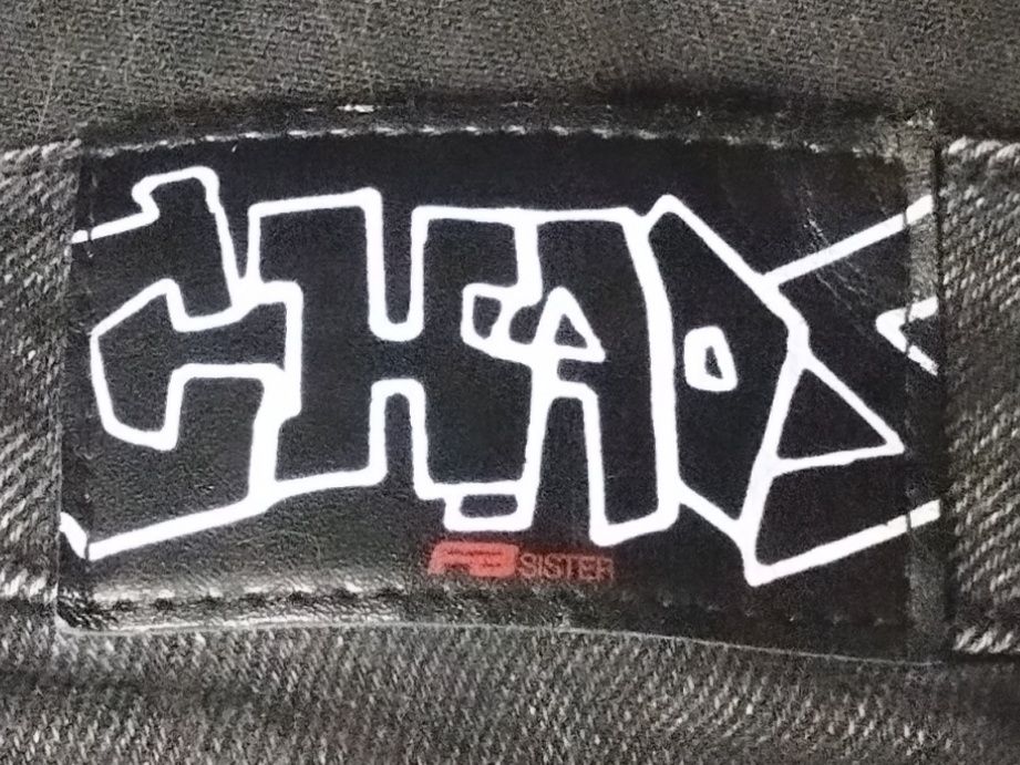 Черни дънки FB Sister “CHAOS” – уникален модел с графити принт (XS)