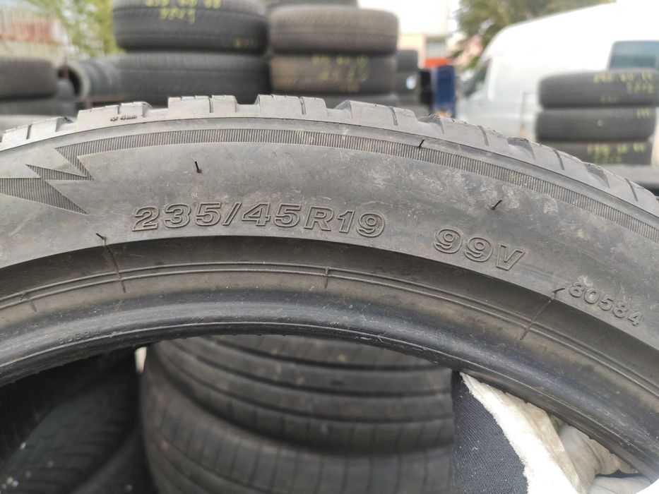 2бр Зимни Гуми 235 45 19 - Bridgestone - DOT 2021