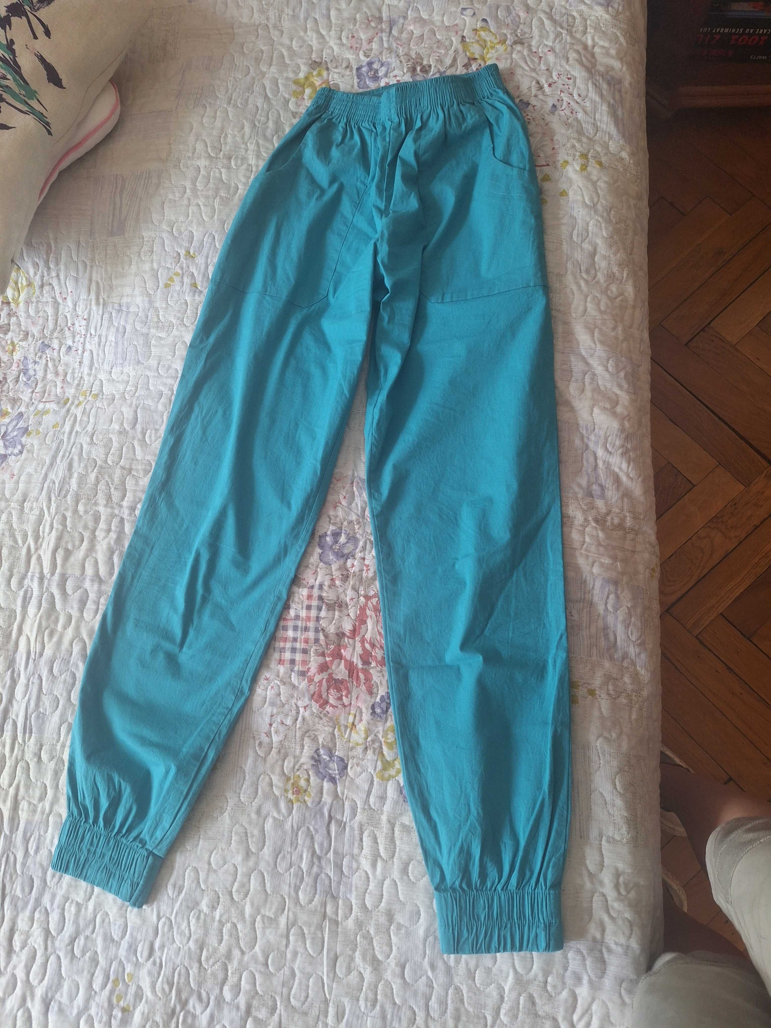 Pantaloni medicali verzi + bluza set