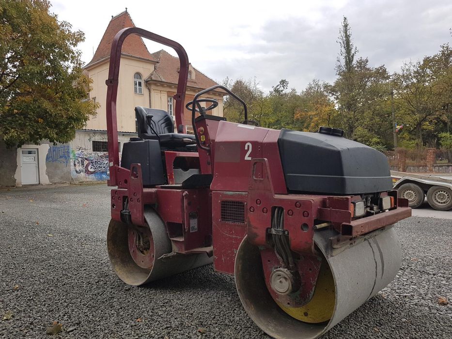 Închiriez cilindru compactor