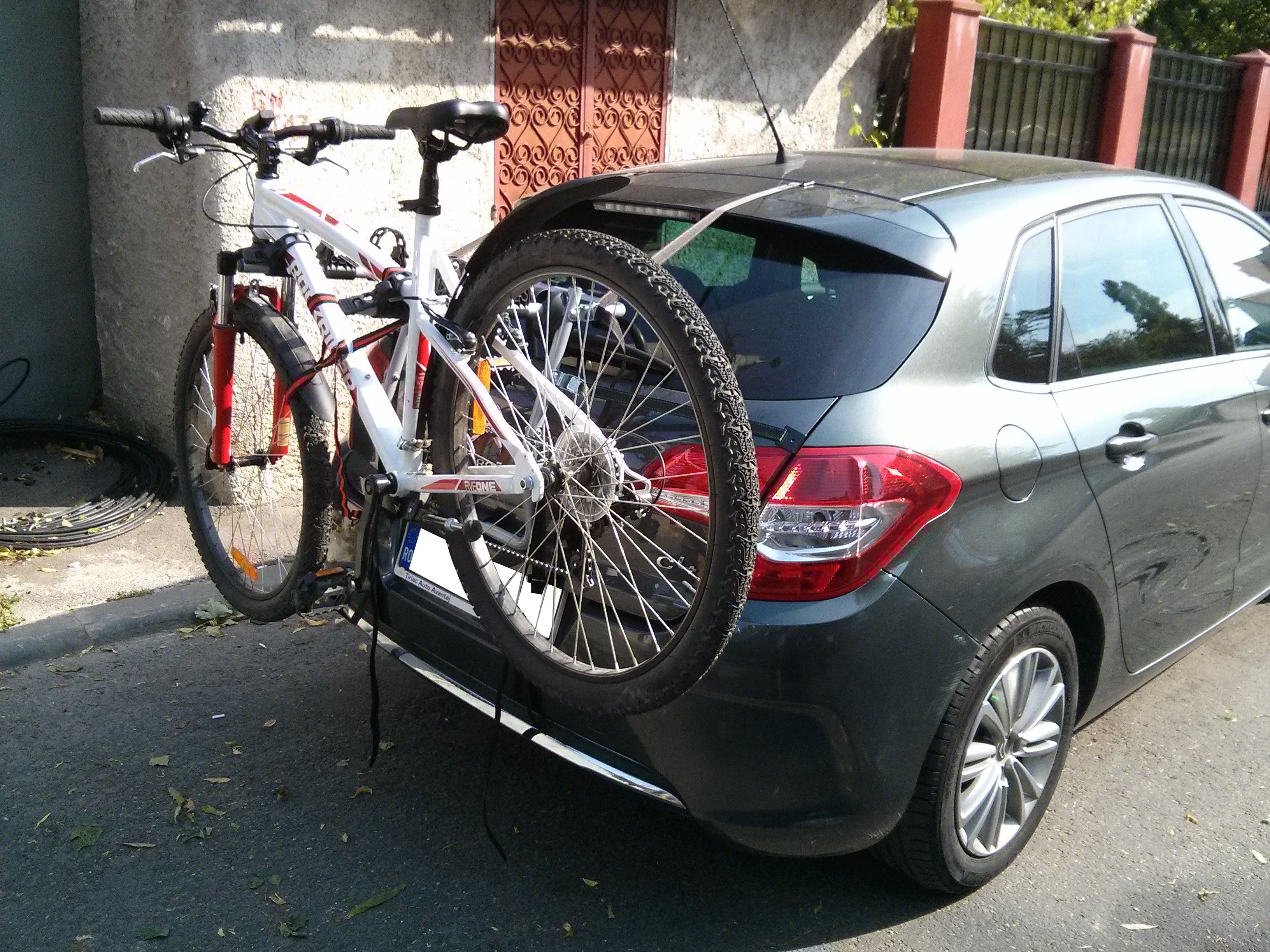 Suport 3 biciclete auto Menabo Biki prindere pe haion portbagaj