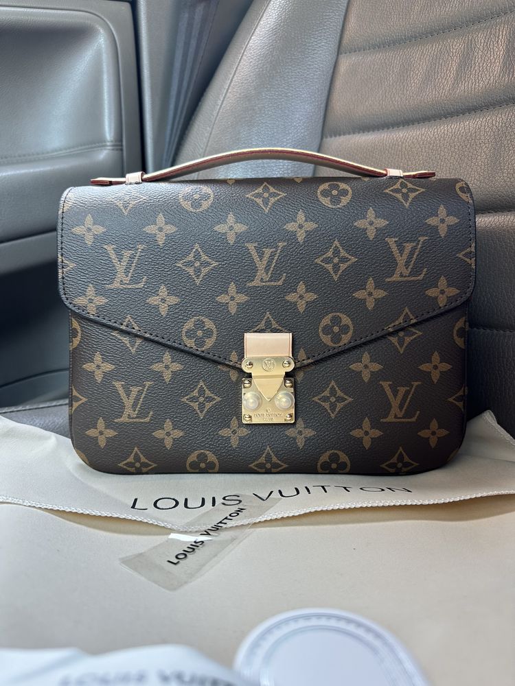 Дамска чанта louis vuitton