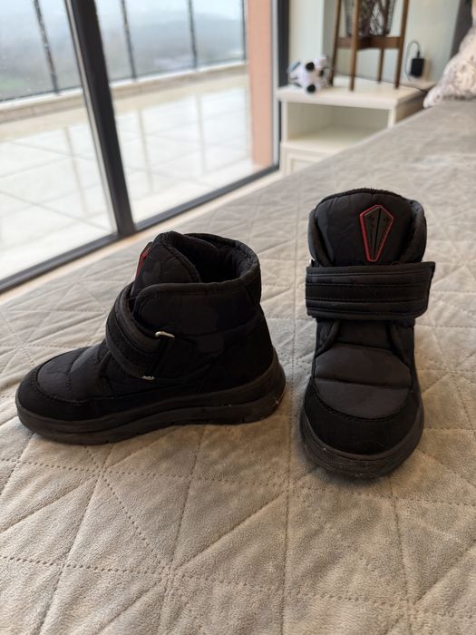 Продавам детски анатомични ботуши