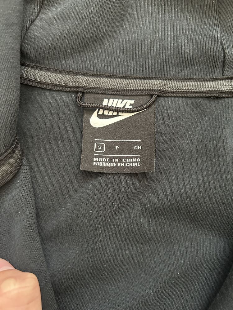 Nike tech fleece black