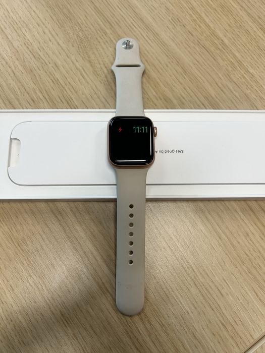 Apple Watch SE Seria 7 Gold 40 mm