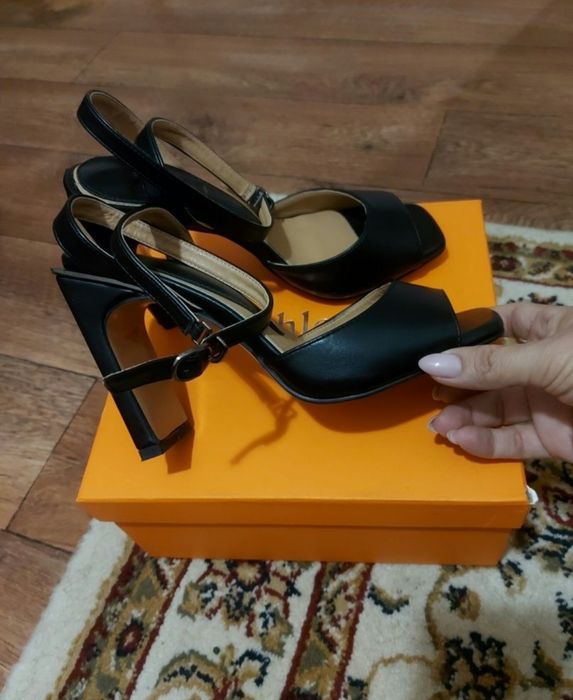 Босоножки 37 размер новые