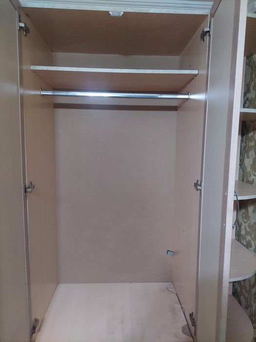 Шкаф  сотилади..