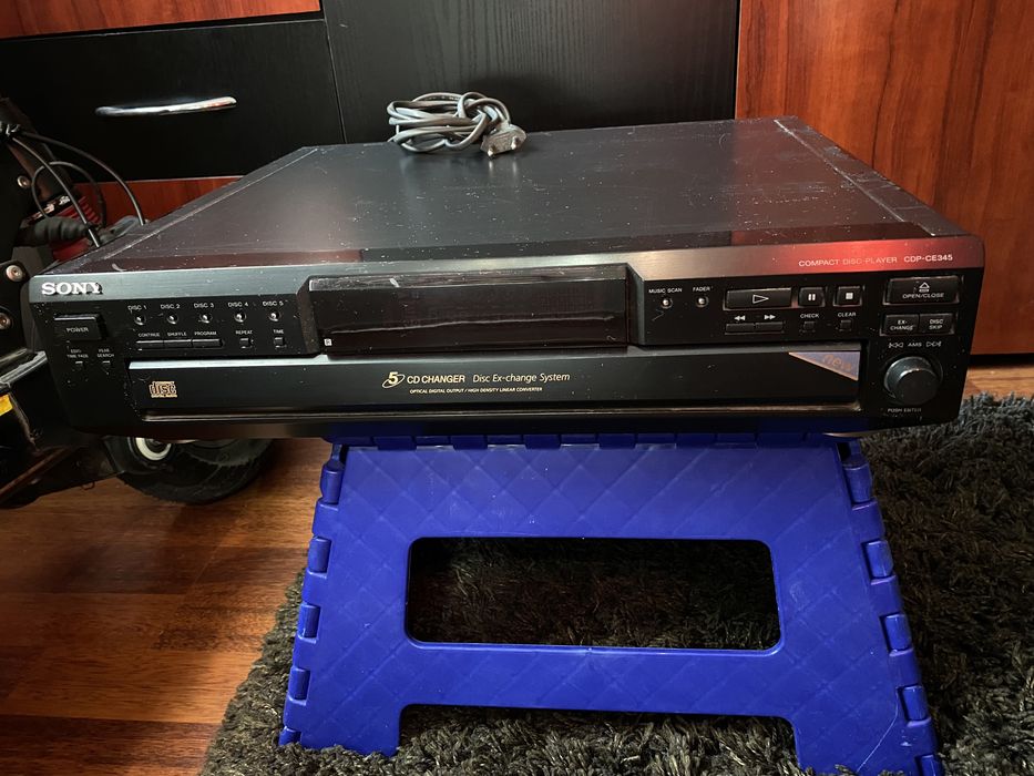 Vand Compact disc player Sony cu 5 CD-uri