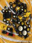 Vând roți accesorii mașinâ vintage lego anii 80 90 ca noi