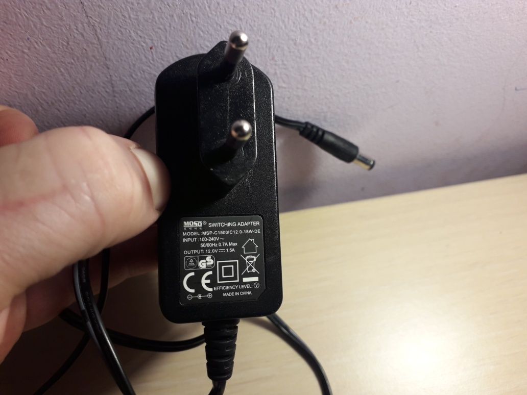 Adaptor MOSO,model MSP-C1500ic, 12.0-18w, 12V - 1,5A.