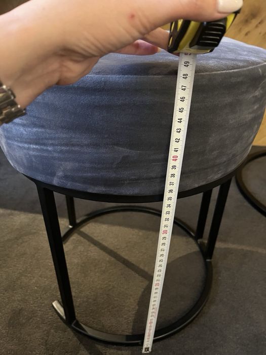 Табуретка с метална основа