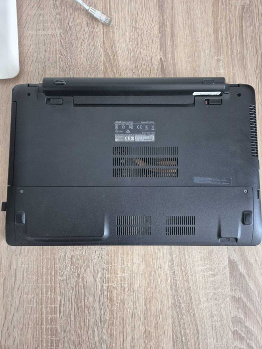 Laptop ASUS X550 RED