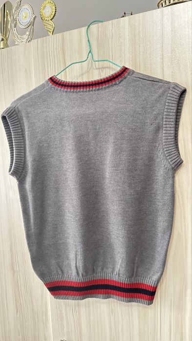 Пуловер без ръкав Armani Junior 118 см/6 год.