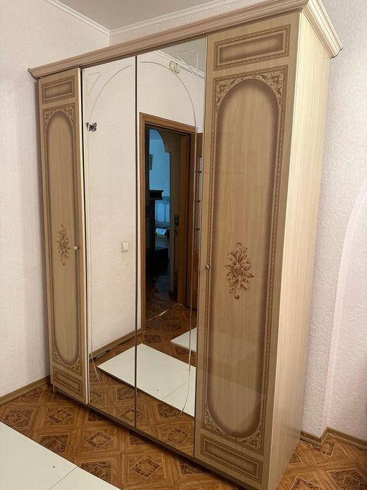 Продам спальный гарнитур