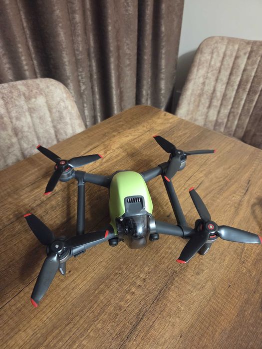 DJI FPV дрон + батерия и зарядно