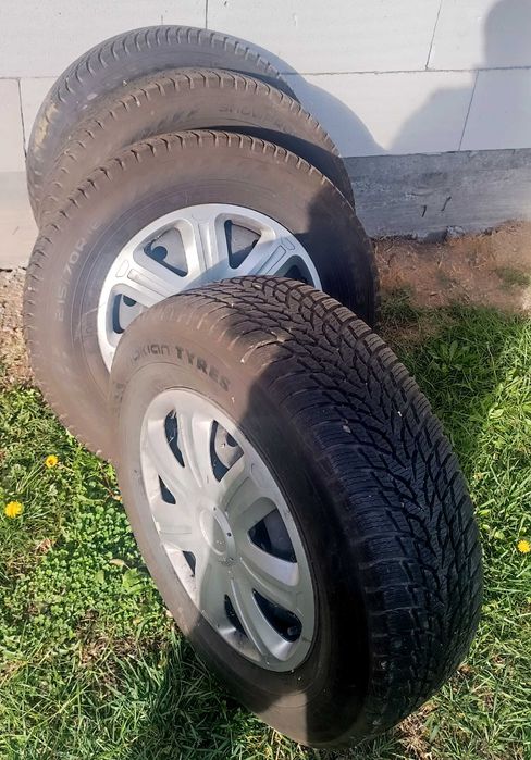 Set 4 jenți plus anvelope iarna NOKIAN 215/70 R16 SNOWPROOF 1 100 T