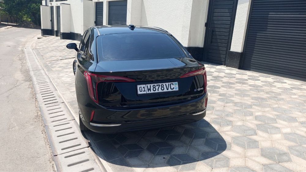 Hongqi eqm5 2024 qora 450 km ligi 26000km yurgan
