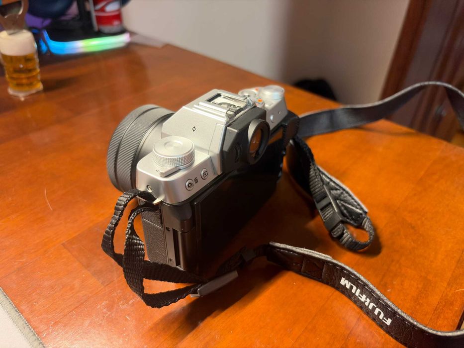 Camera Foto Mirorless Fujifilm X-T200 + Obiectiv 15-45mm F3.5-F5.6