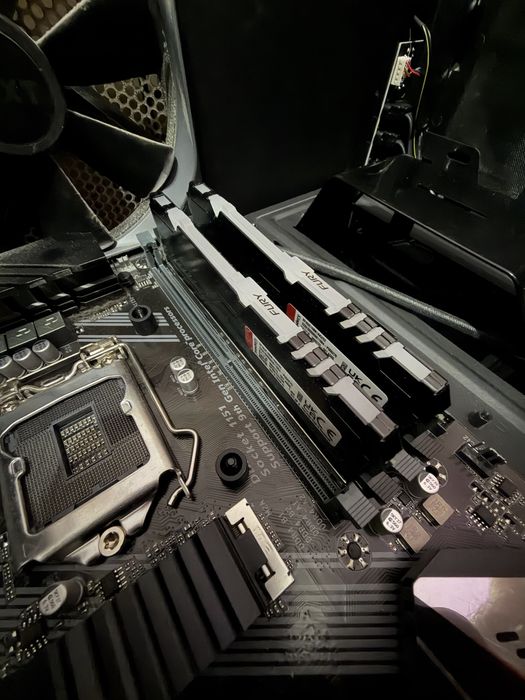 Placa de baza Gigabyte Z390 GamingX + Rami  DDR4