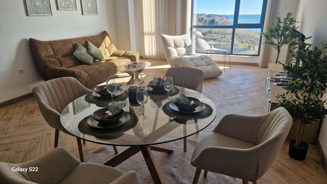 Дава се под наем Тристаен апартамент в Бургас, Сарафово - 128 кв.м за 1275 € - Снимка #16