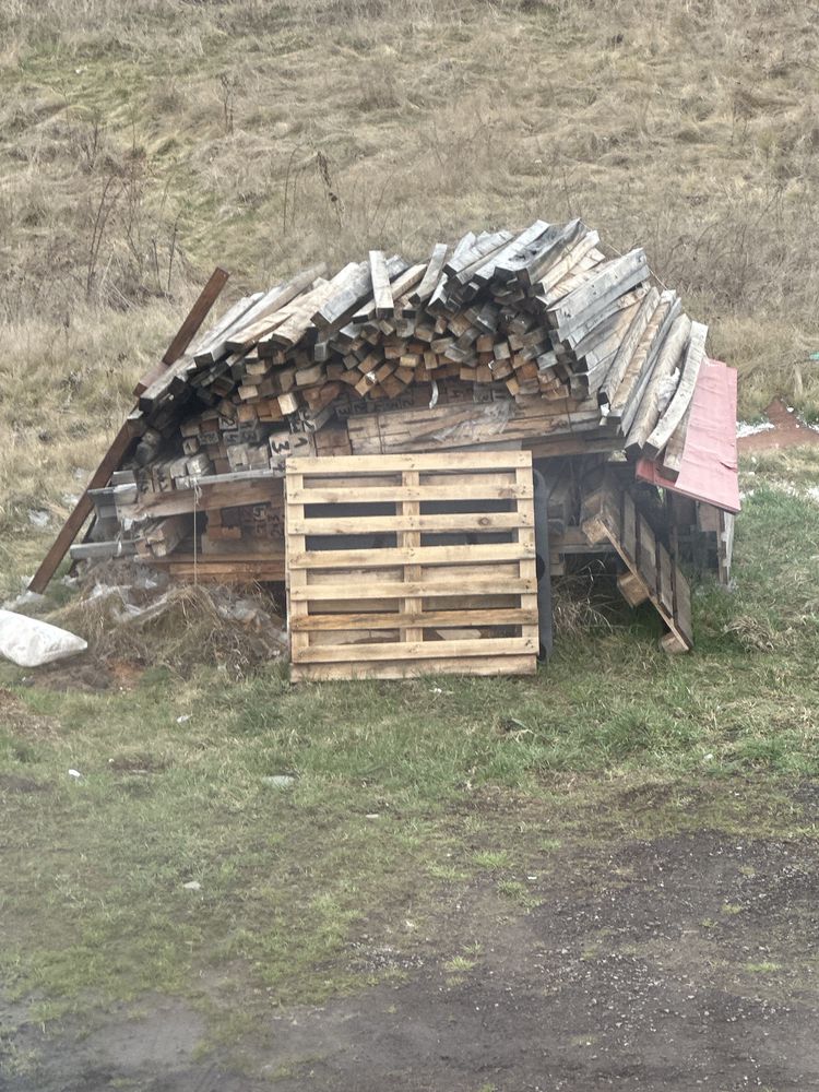 Vand lemne pentru constructii