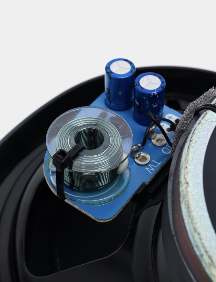 Pioner Deh 4240bt va kalonka Kenwood 700 w Original