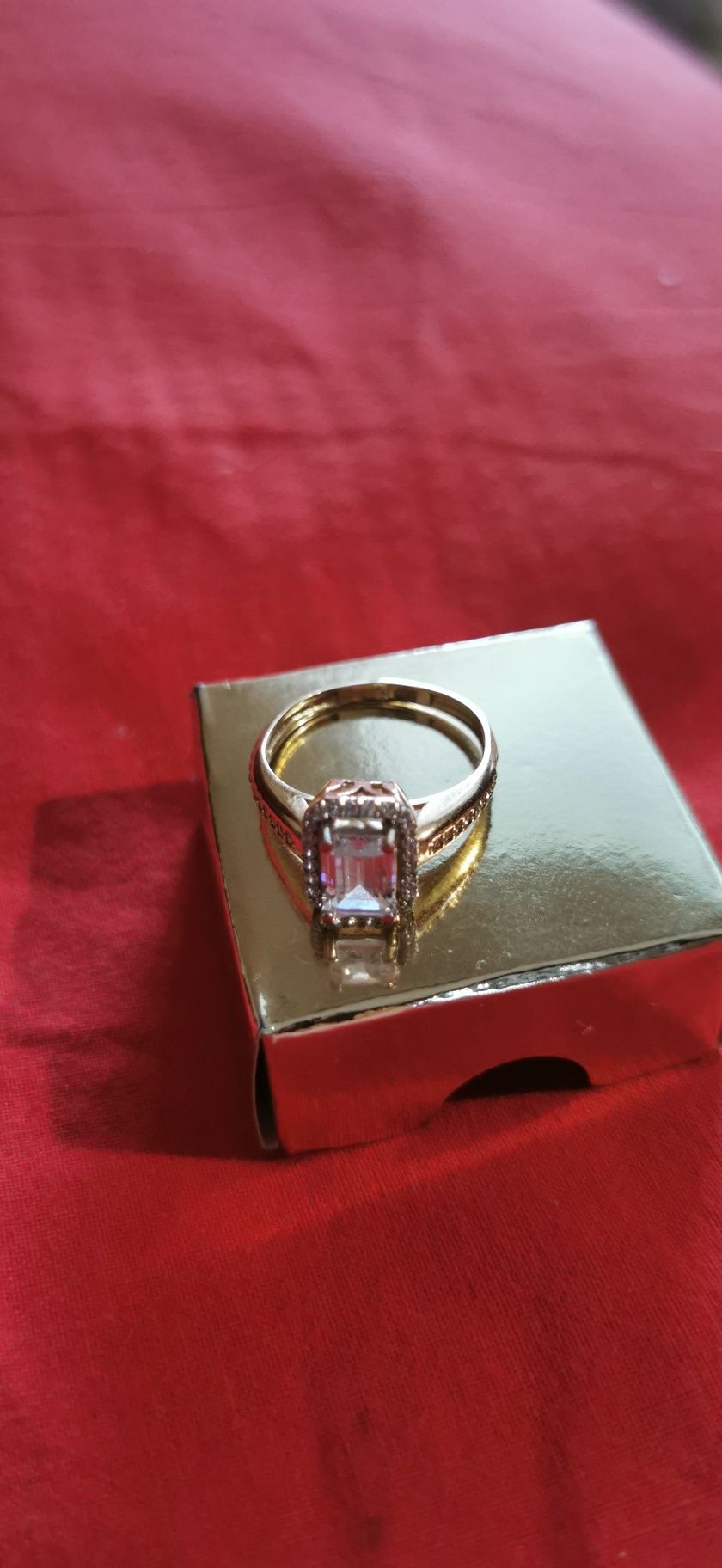 Дамски златен пръстен 2,69 г