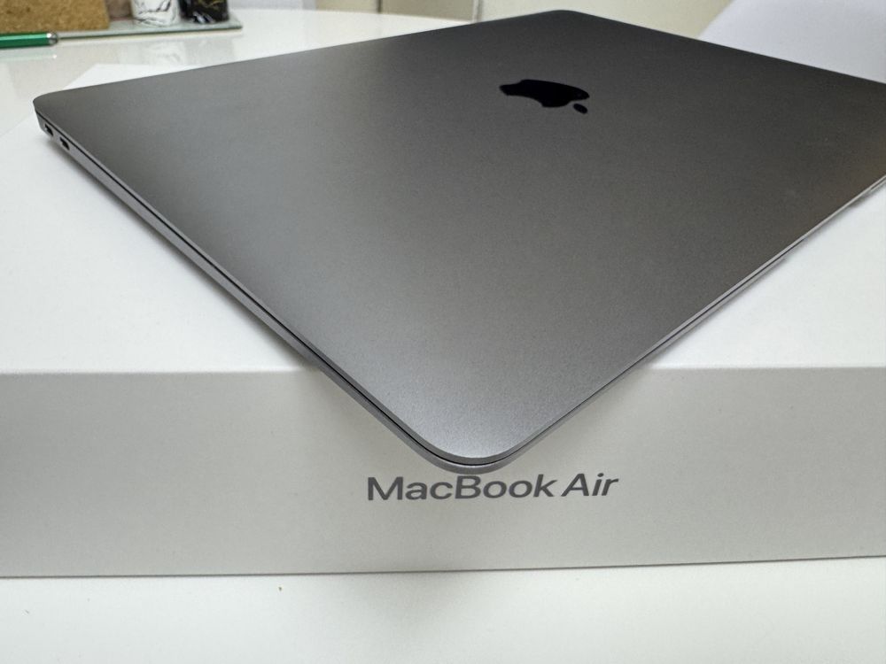 Apple MacBook Air M1 256Gb - 91% Battery Health лаптоп без забележки