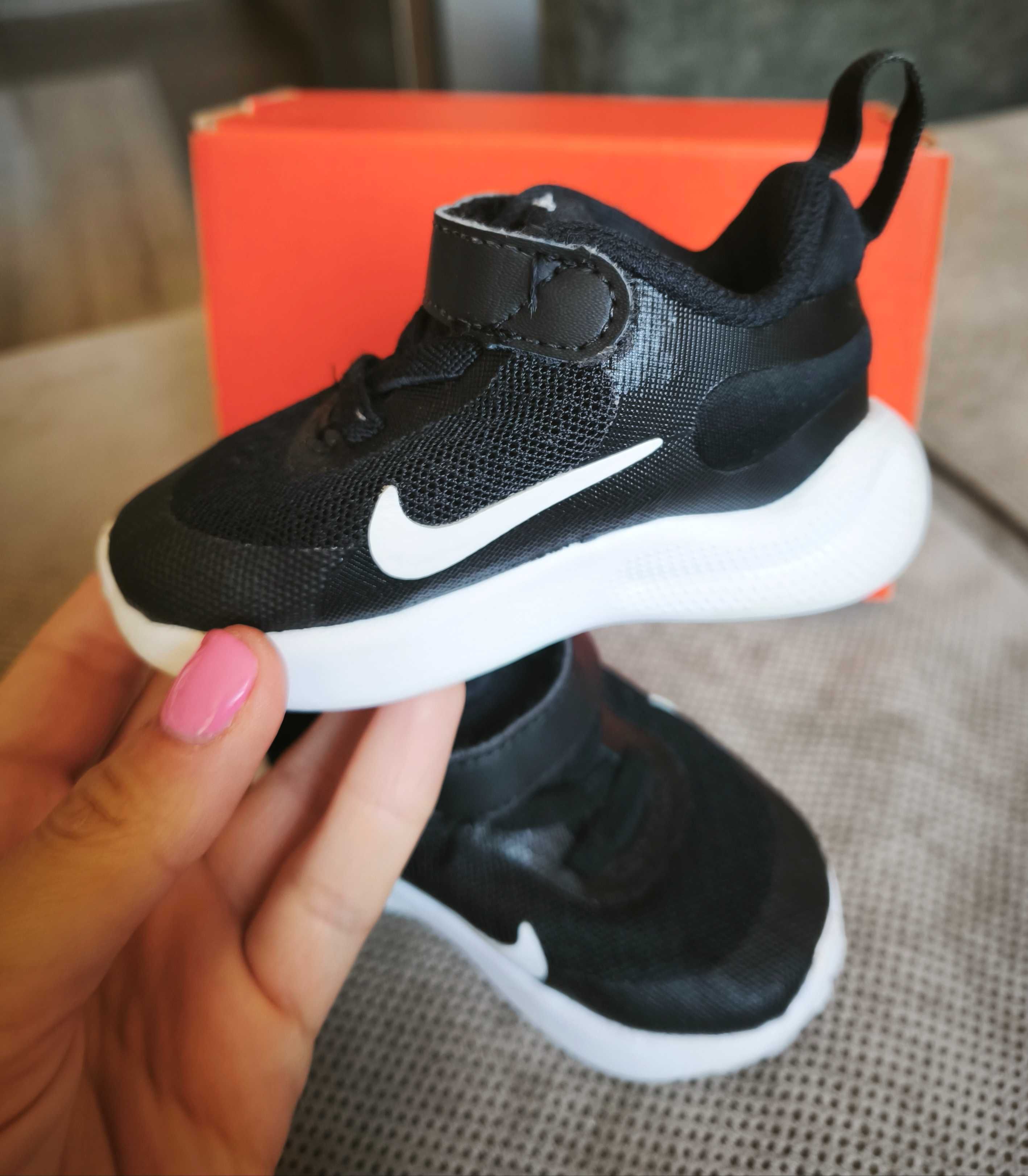 Маратонки Nike, размер 18.5