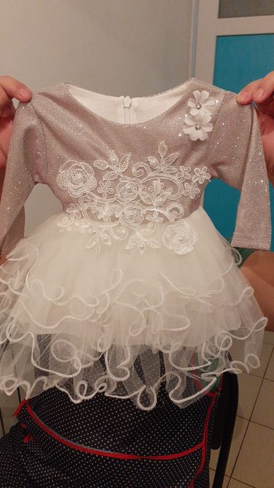 Платье нарядное продам
